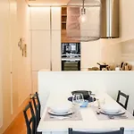 Luxury And Beautiful In Chiado アパート