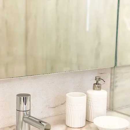 Luxury And Beautiful In Chiado Апартаменты Лиссабон